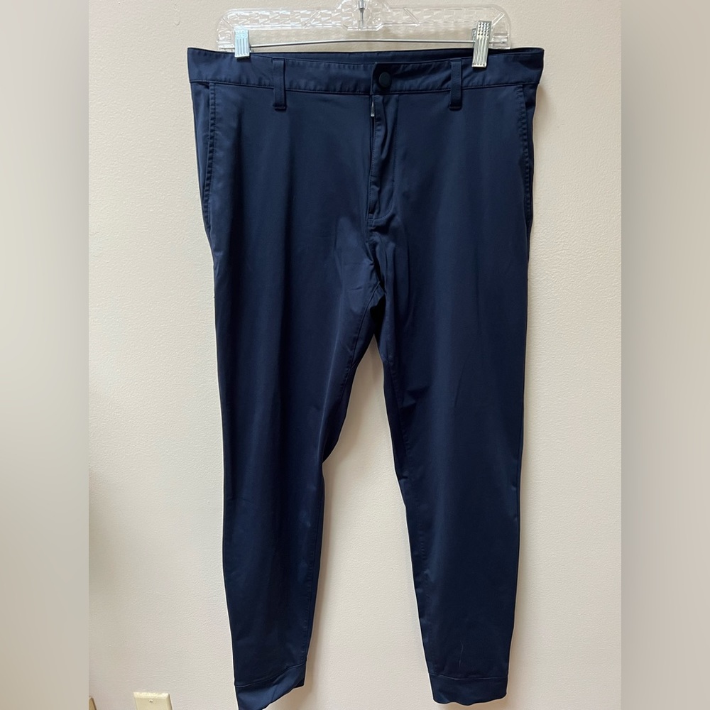 Like new Rhone jogger pant
